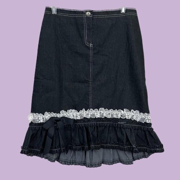 Black denim vintage 90s skirt with white lace and bow detail, ruffle hem and zip - Picture 1 of 7